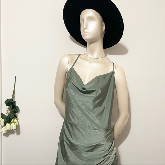 19 🎀 Olive Maxi Split Dress 🎀 - Picture 3 of 4
